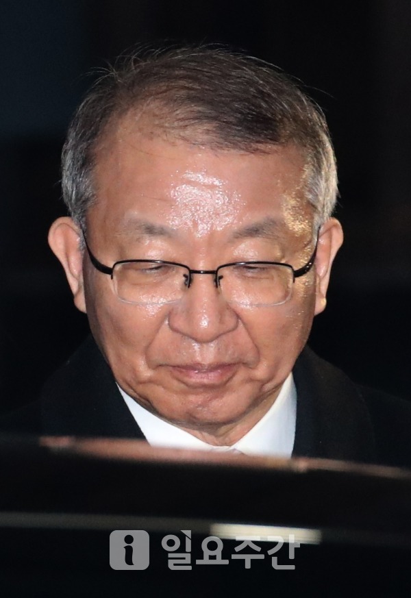 사법농단 혐의로 헌정 사상 첫 번째로 검찰에 소환된 양승태 전 대법원장.
